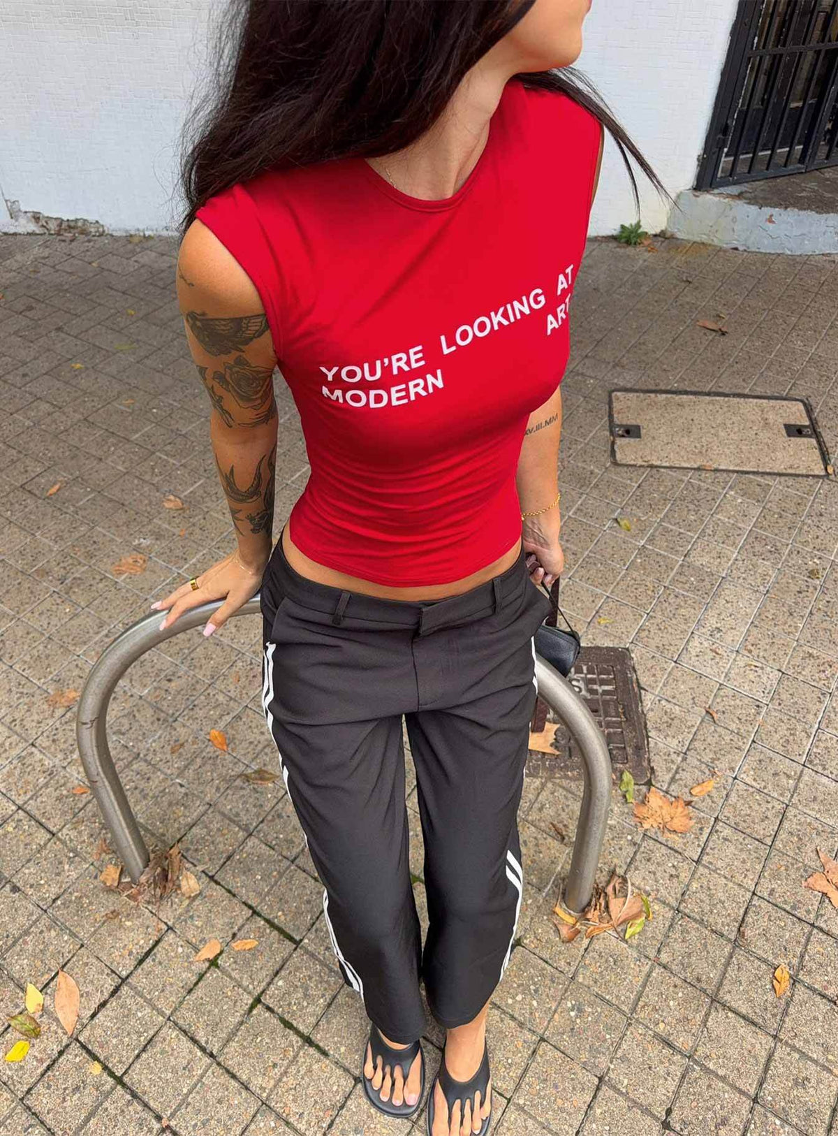 Modern Art mit Motivprint Baby T-Shirt Rot