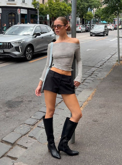 Two Lovers Low Rise Shorts Schwarz