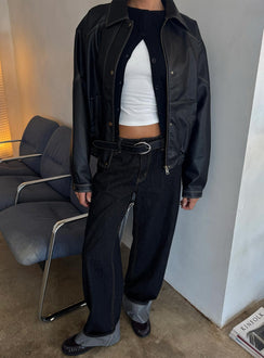 Topmodel Low-Rise Straight Leg Jeans mit Krempelung Dunkel Denim