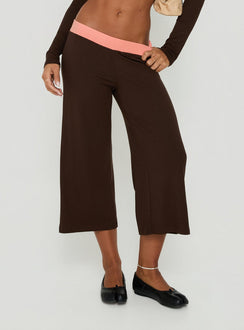 Kassey Gaucho Shorts Koralle / Braun