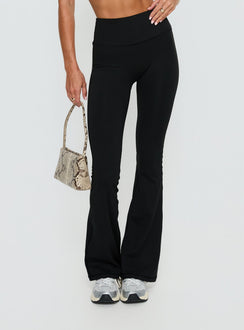 Energize Active Invisible Scrunch Flare Leggings Schwarz