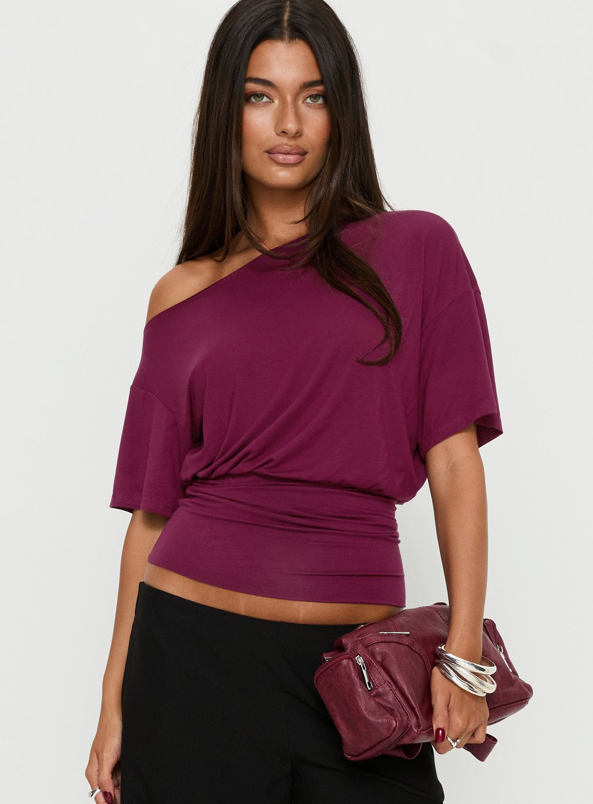 Ashlinn schulterfreies drapierte Top Kirschlack