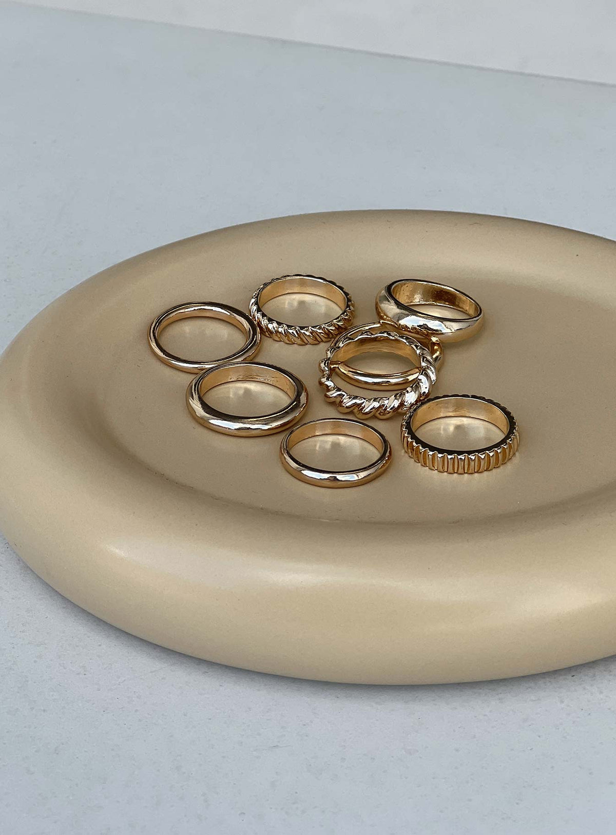 Ring set Pack of eight Gold toned