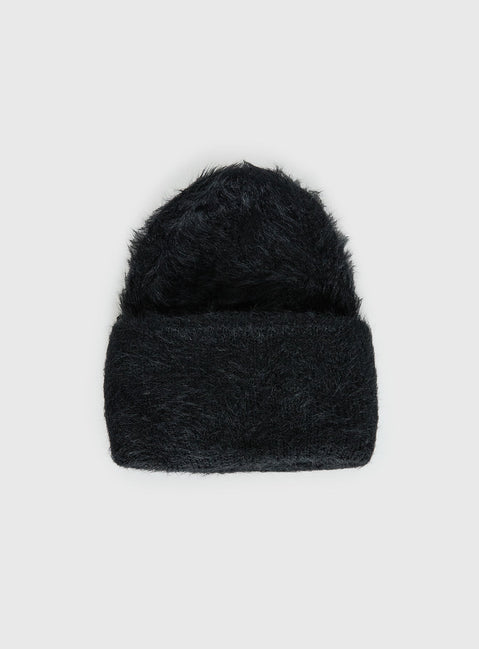 Caevia Fluffy Beanie Black