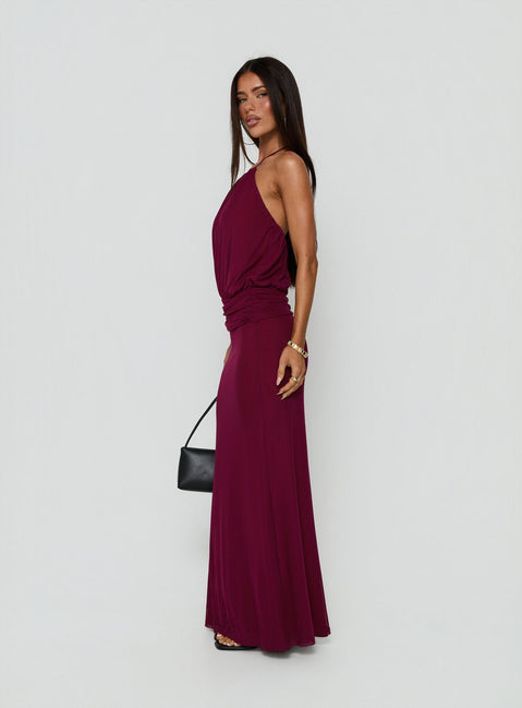 Casperina gerafftes Neckholder-Maxikleid Berry