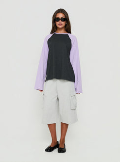 Settle Down Langarm-Raglan-Top Lila / Dunkelgrau