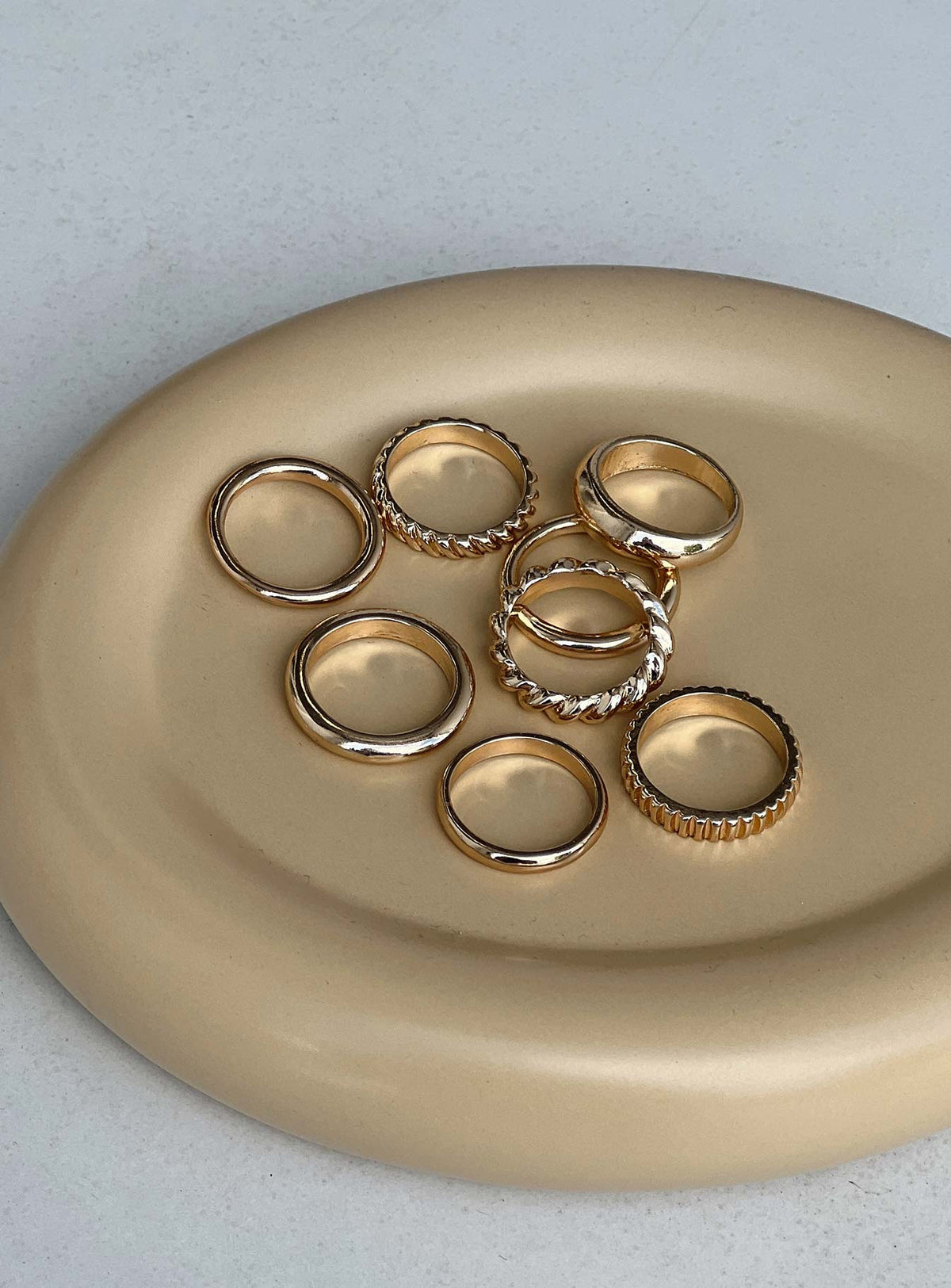 Ring set Pack of eight Gold toned