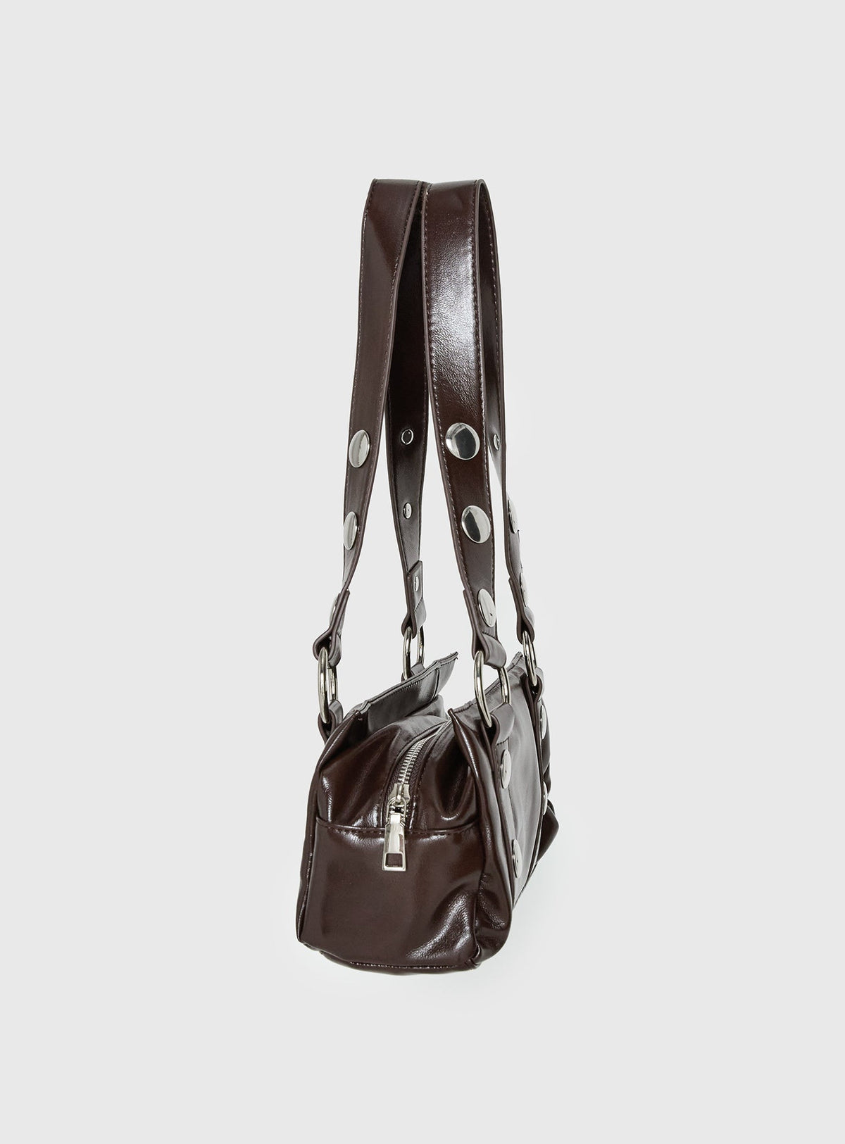 Amarra Umhängetasche aus genietetem Kunstleder Washed Brown