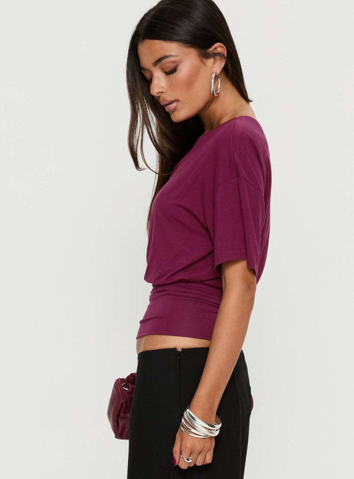Ashlinn schulterfreies drapierte Top Kirschlack