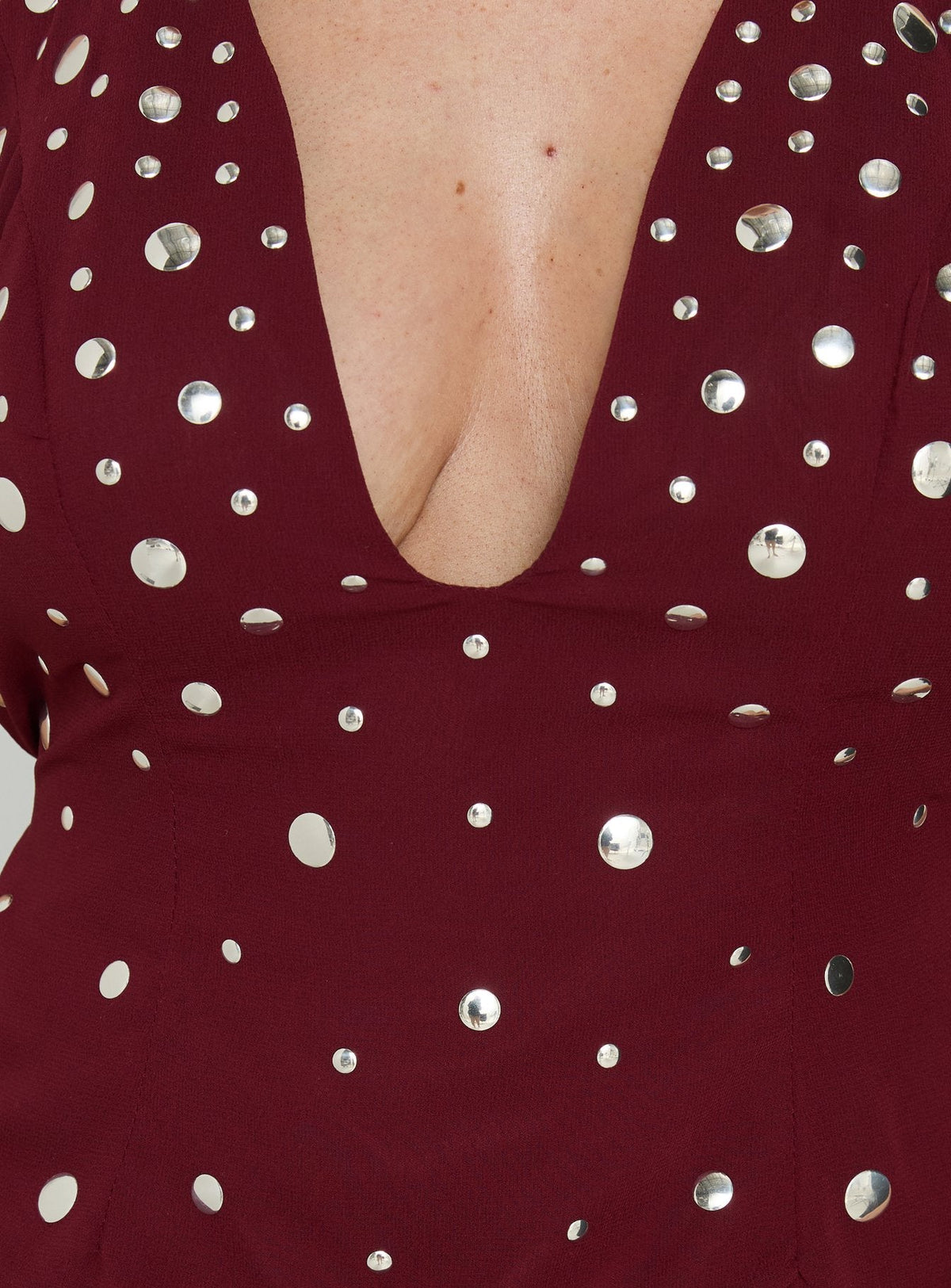 Tekapo V-Neck-Oberteil mit Nieten, Bordeaux