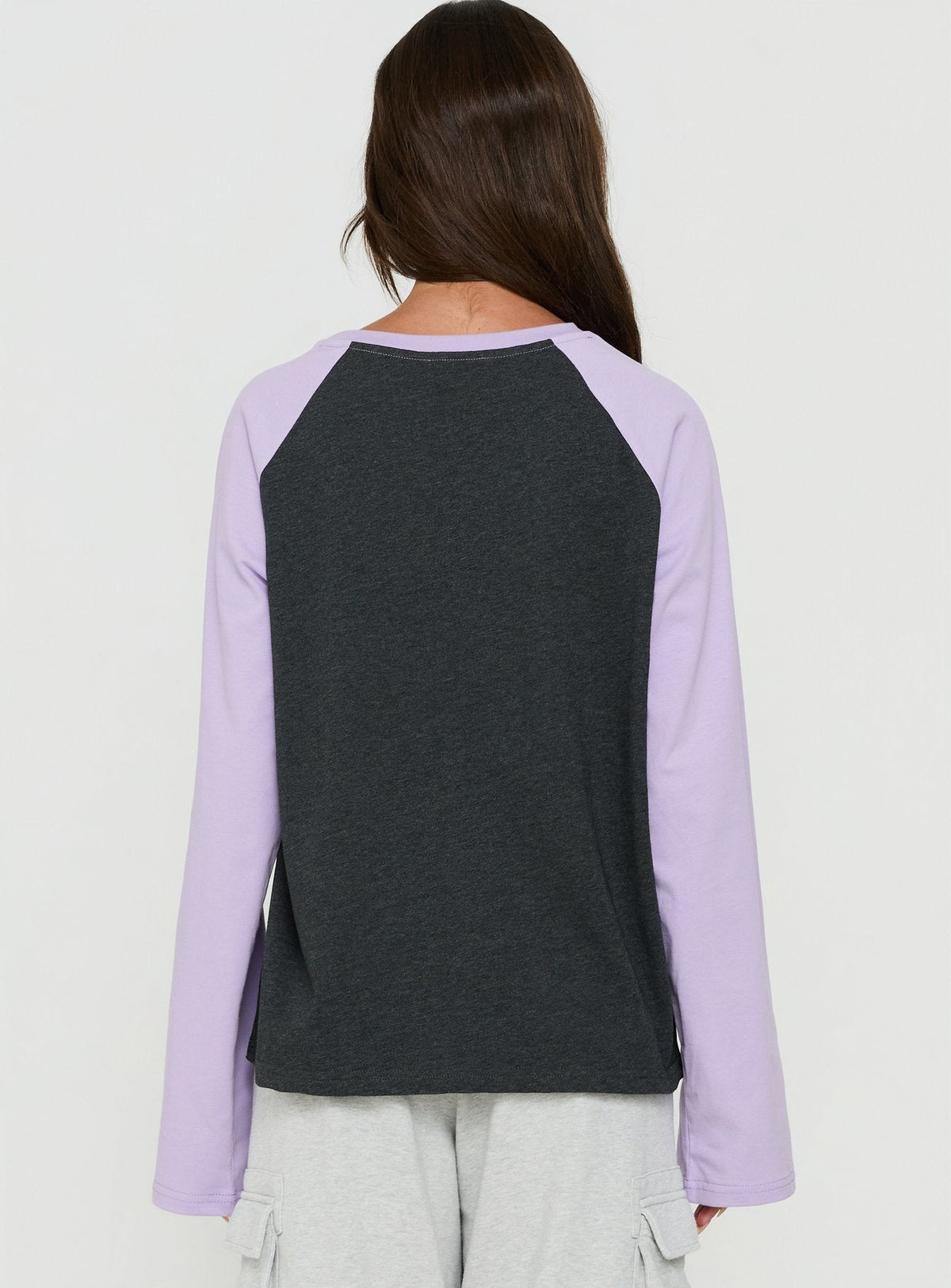 Settle Down Langarm-Raglan-Top Lila / Dunkelgrau