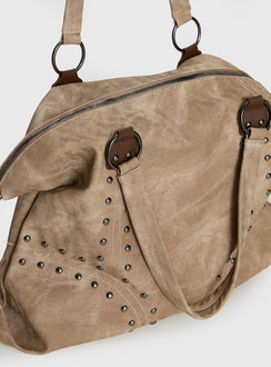 Brittin Umhängetasche mit Nietenbesatz Beige