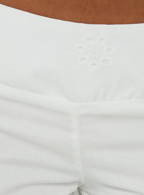 Slow Days Broderie Anglaise Hose mit mittelhohem Bund Weiß