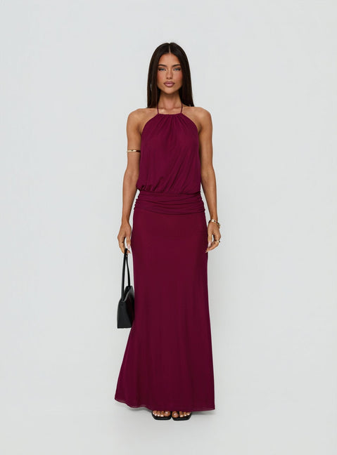 Casperina gerafftes Neckholder-Maxikleid Berry