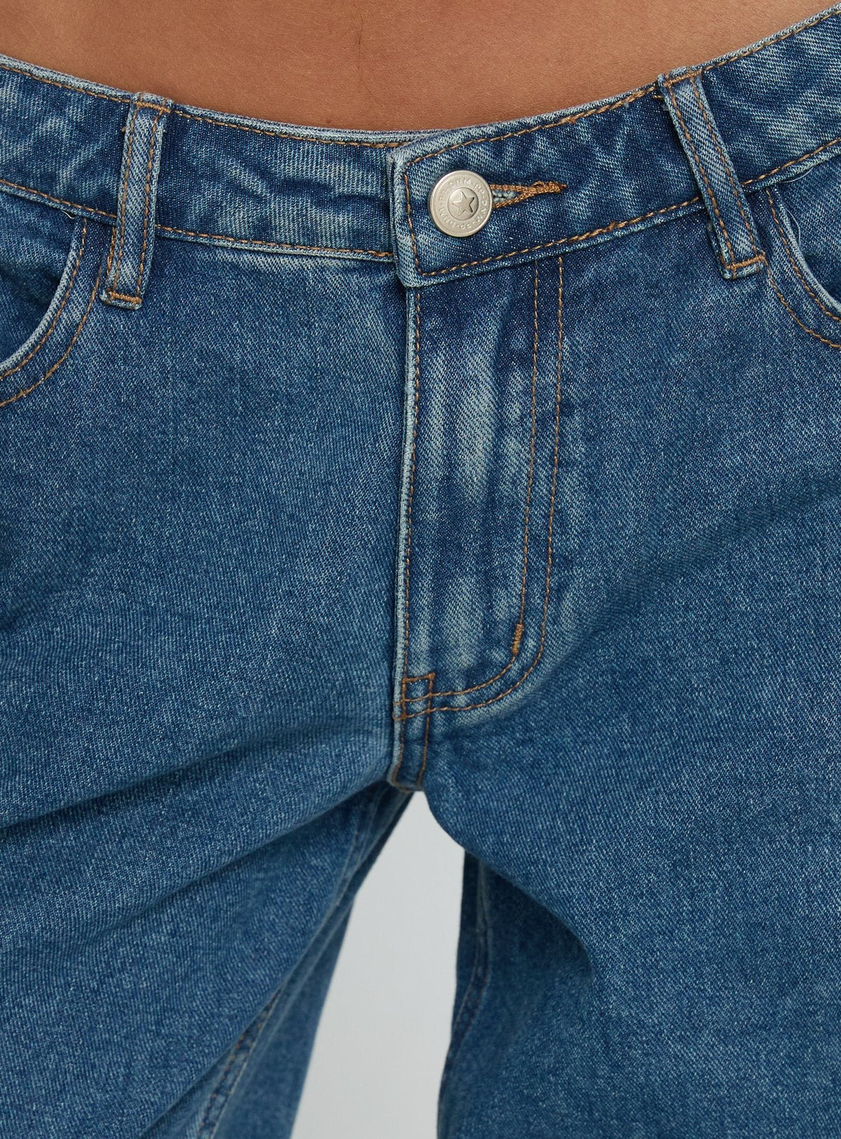 Ramos Jeans mit niedrigem Bund und weitem Bein in mittlerer Waschung