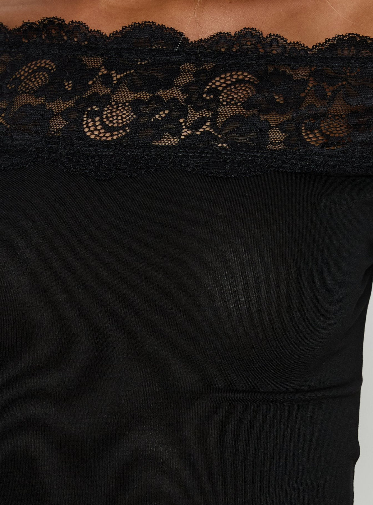Breiann Off-Shoulder-Kurzarm-Top aus Spitze, Schwarz