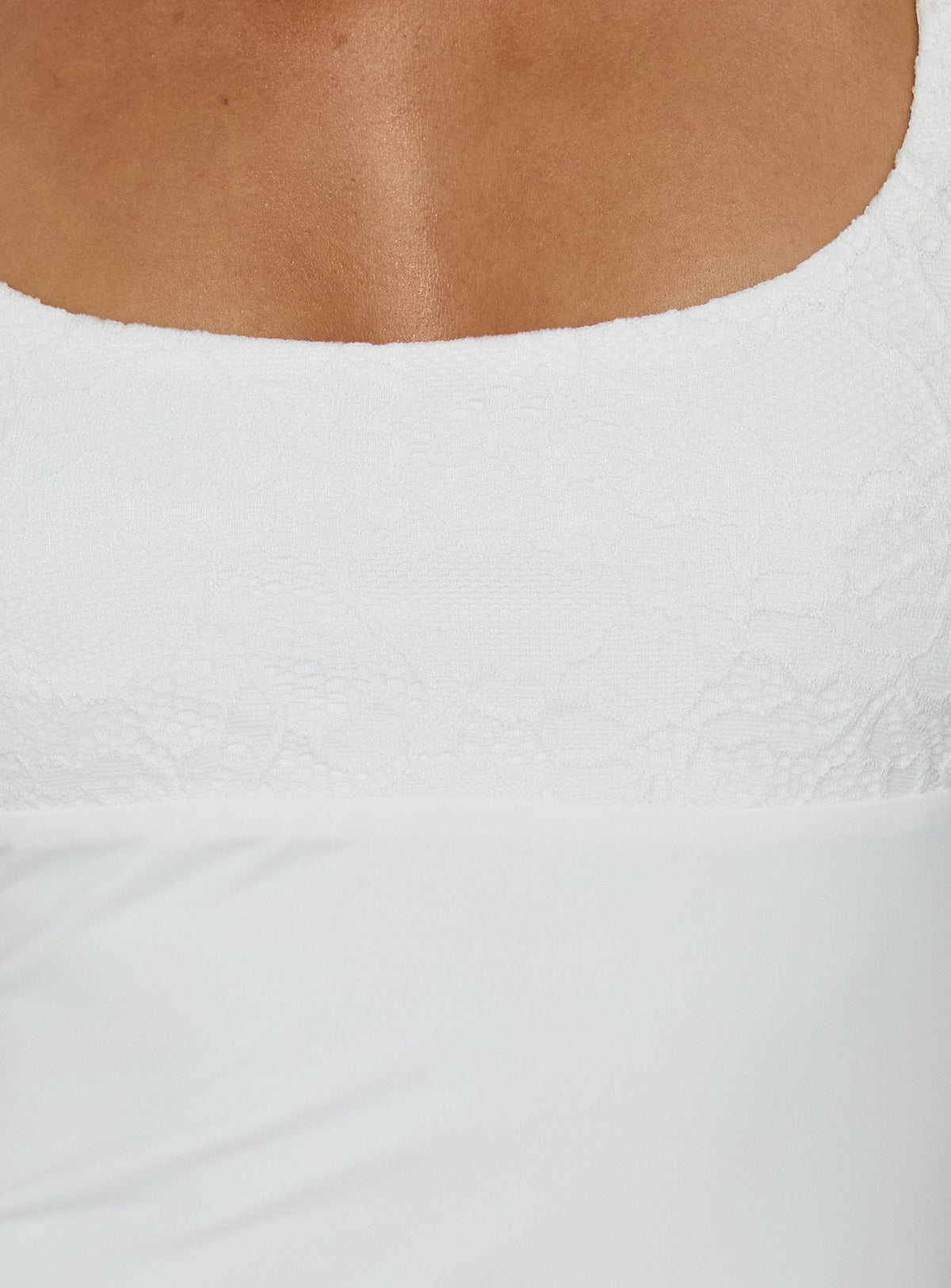 Zenaide Neckholder-Top mit Spitzendetail Weiß