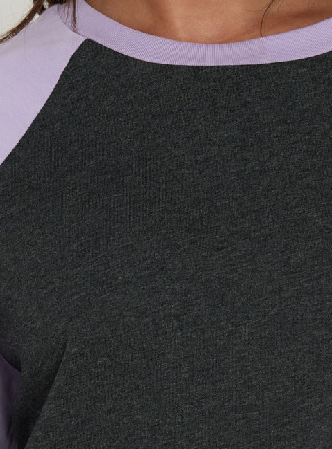 Settle Down Langarm-Raglan-Top Lila / Dunkelgrau