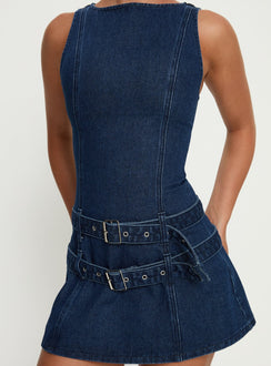 Kainer Denim-Minikleid mit Schnalle, dunkelblaue Waschung