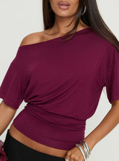 Ashlinn schulterfreies drapierte Top Kirschlack