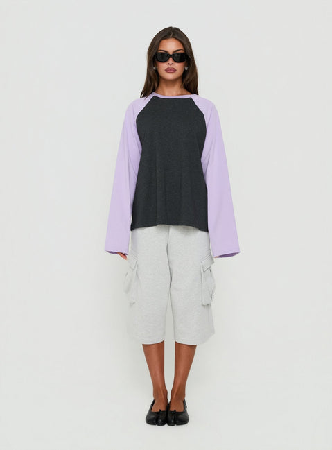 Settle Down Langarm-Raglan-Top Lila / Dunkelgrau