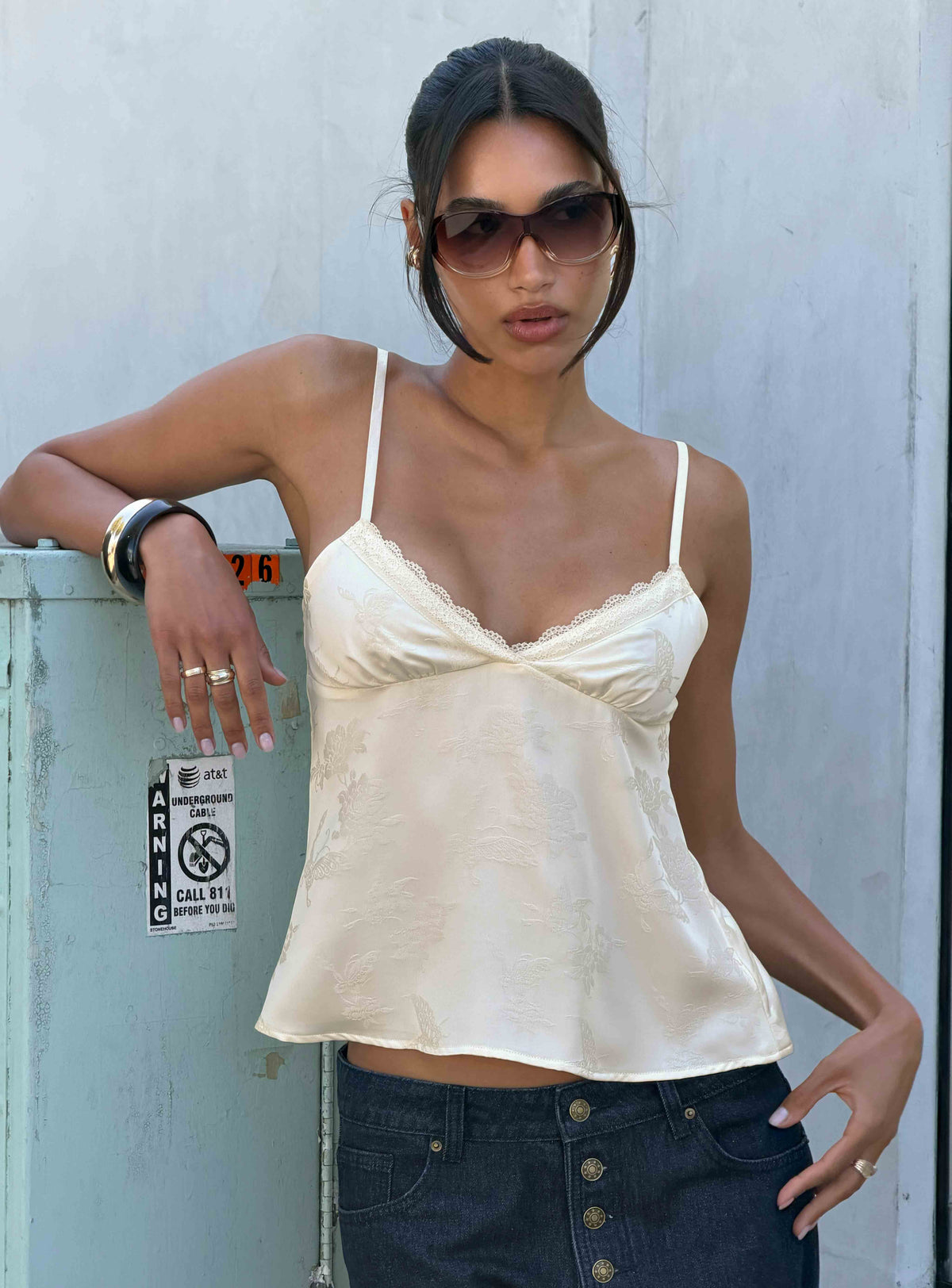 Had Me At Hello Spitzensaum Top mit Blumenmuster Creme