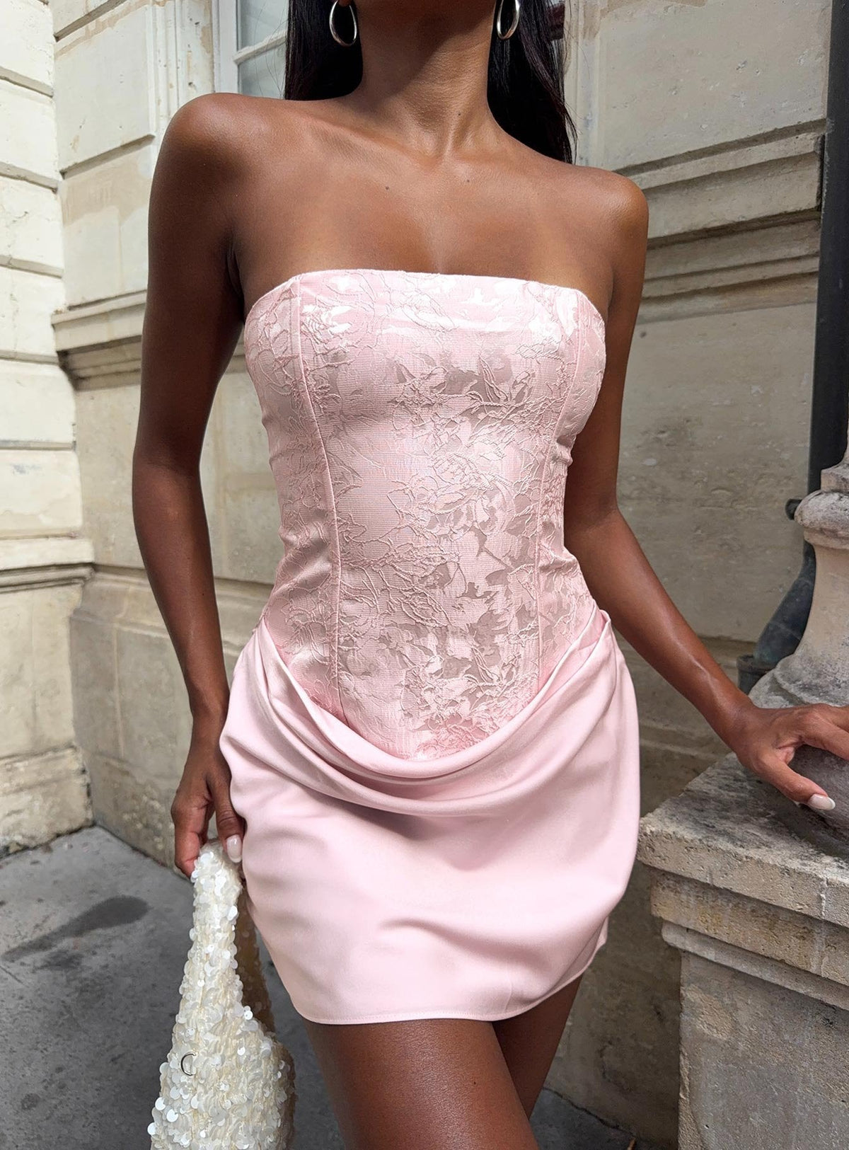 Jenevieve trägerloses Mini-Drapierkleid Rosa