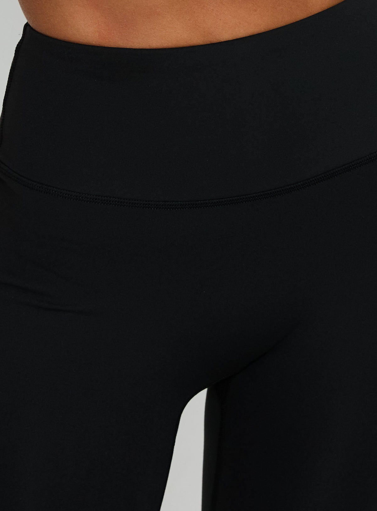 Energize Active Invisible Scrunch Flare Leggings Schwarz