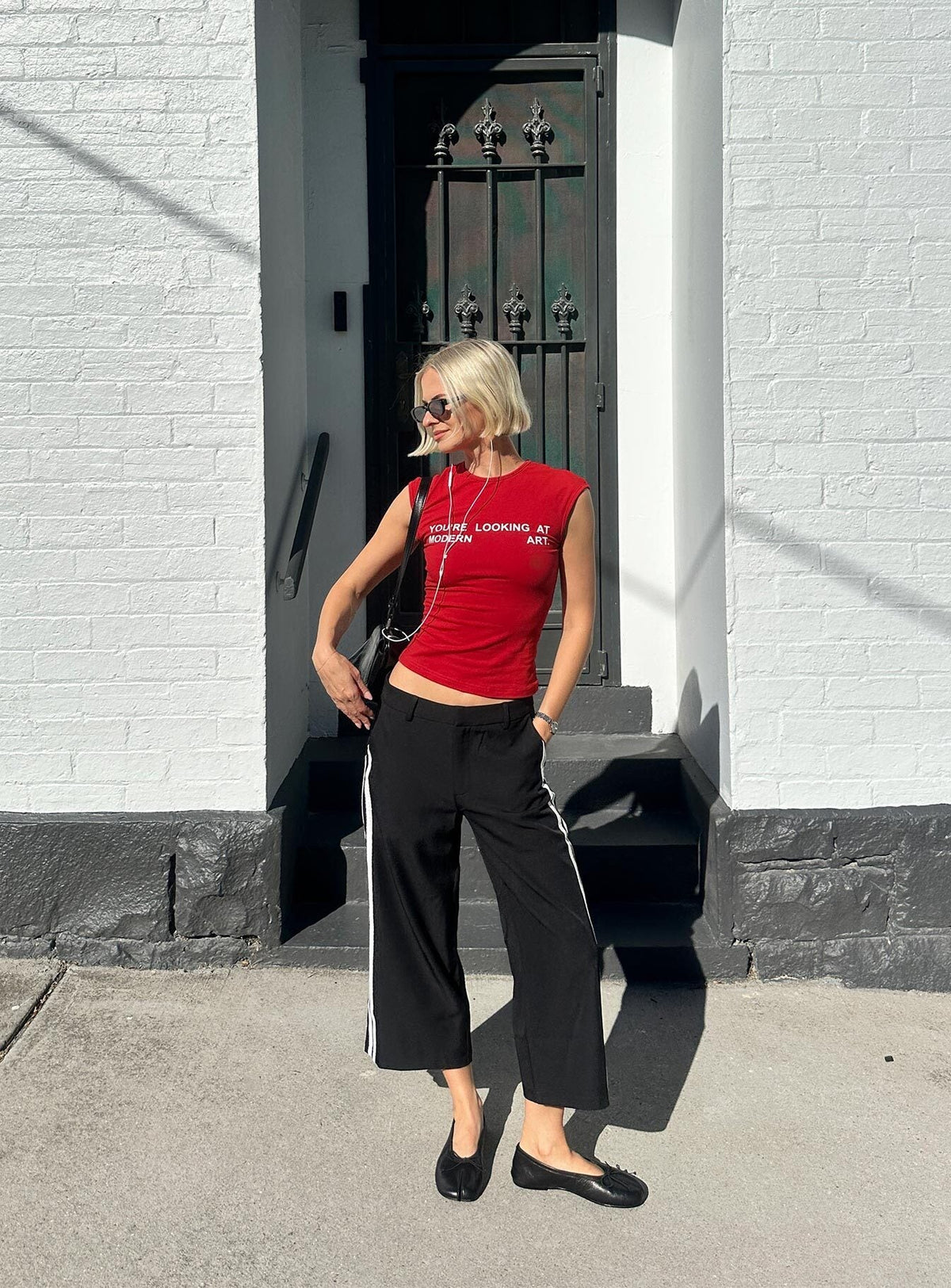 Modern Art mit Motivprint Baby T-Shirt Rot